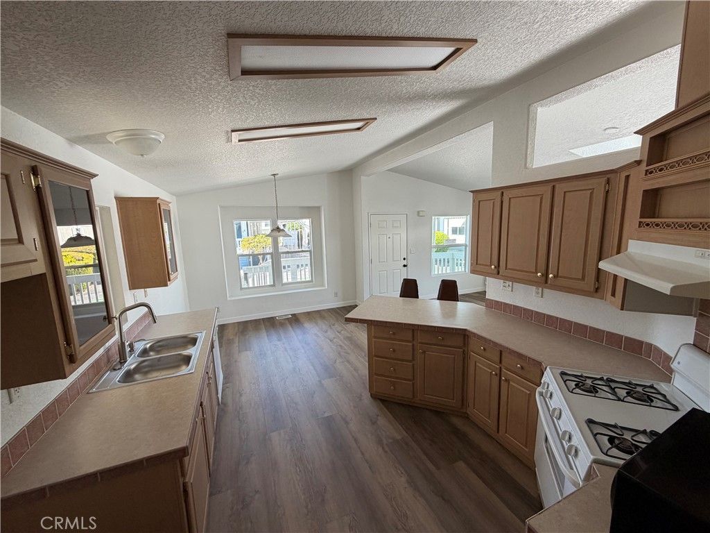 Image 3 of property listing at 10900 Sepulveda 23, San Fernando, CA 91345
