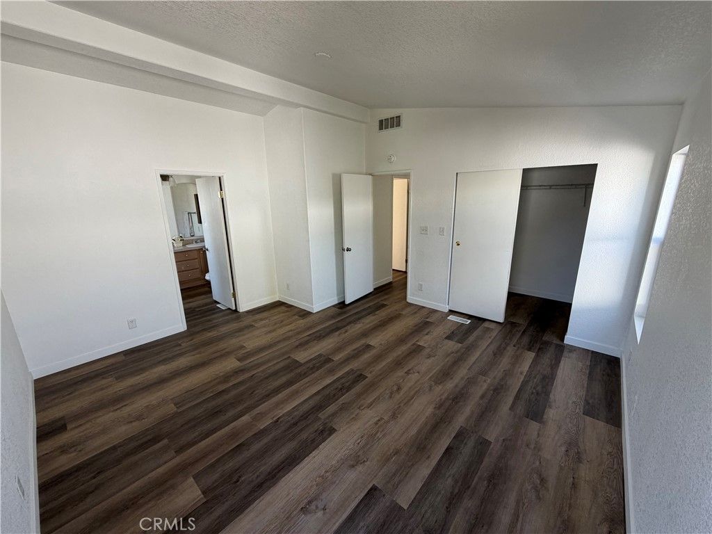 Image 6 of property listing at 10900 Sepulveda 23, San Fernando, CA 91345