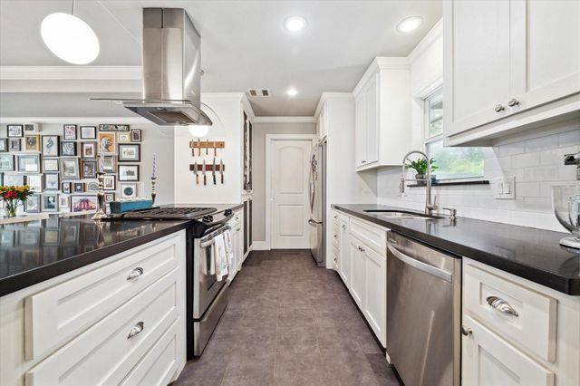 1110 Stonecrest Drive, Houston, TX 77018