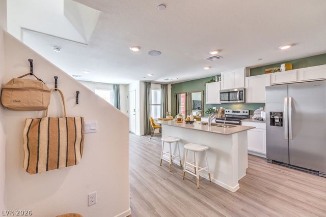 1582 Thomas Creek Avenue 102, North Las Vegas, NV 89081