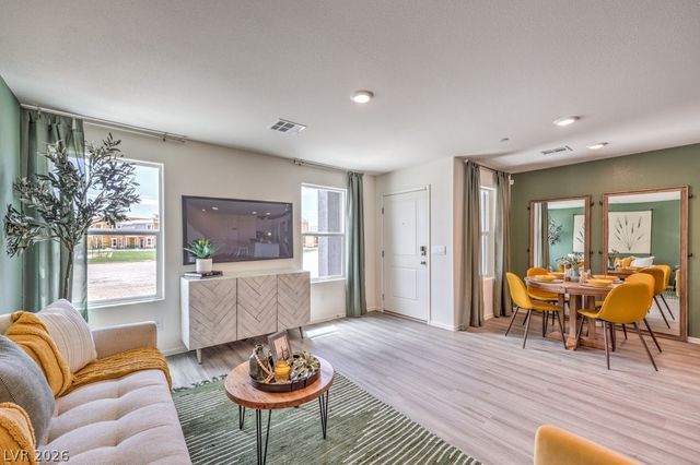 1582 Thomas Creek Avenue 102, North Las Vegas, NV 89081