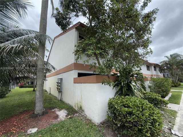 4220 SW 71st Way, Davie, FL 33314