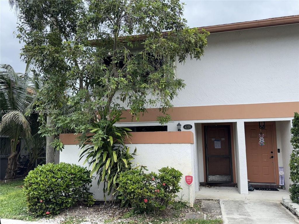 4220 SW 71st Way, Davie, FL 33314