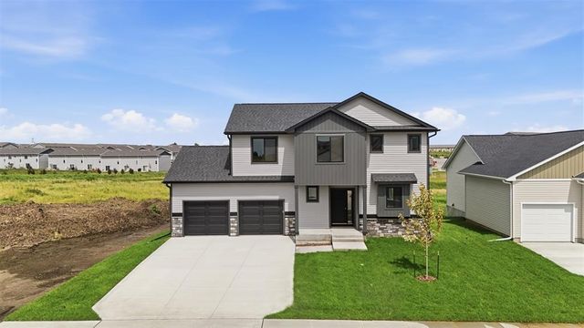 1185 Prairie Village Court, Waukee, IA 50263