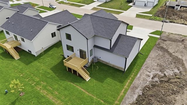 1185 Prairie Village Court, Waukee, IA 50263