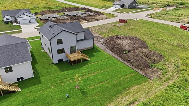 1185 Prairie Village Court, Waukee, IA 50263