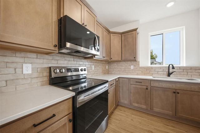 1185 Prairie Village Court, Waukee, IA 50263
