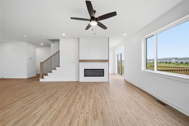 1185 Prairie Village Court, Waukee, IA 50263