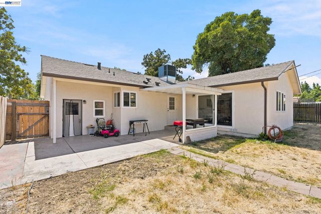 2351 W Euclid Ave, Stockton, CA 95204