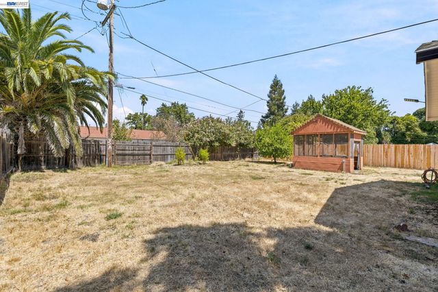 2351 W Euclid Ave, Stockton, CA 95204
