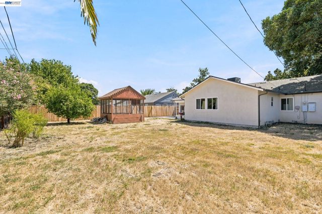 2351 W Euclid Ave, Stockton, CA 95204