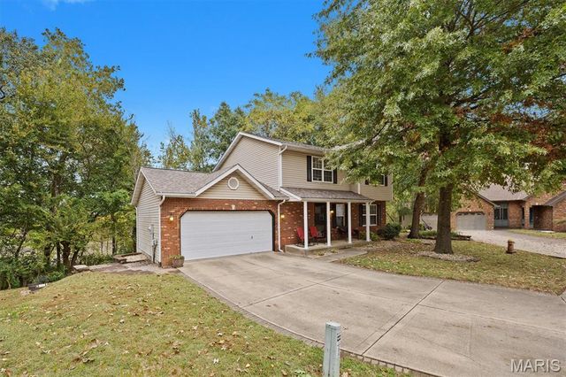 1551 Fairoaks Drive, Troy, IL 62294