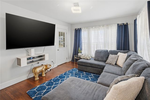 526 Post Road, Warwick, RI 02888