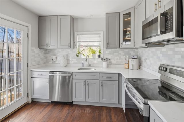 526 Post Road, Warwick, RI 02888