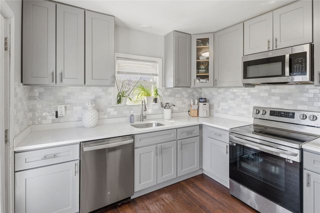 526 Post Road, Warwick, RI 02888