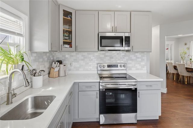 526 Post Road, Warwick, RI 02888