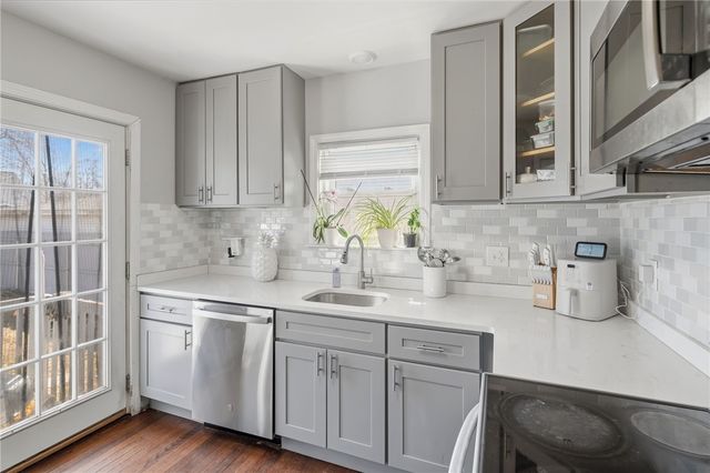 526 Post Road, Warwick, RI 02888