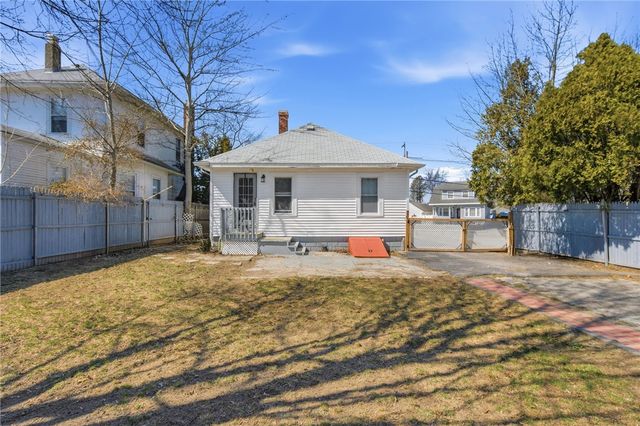 526 Post Road, Warwick, RI 02888