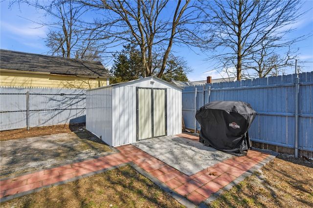 526 Post Road, Warwick, RI 02888