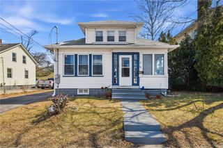 526 Post Road, Warwick, RI 02888