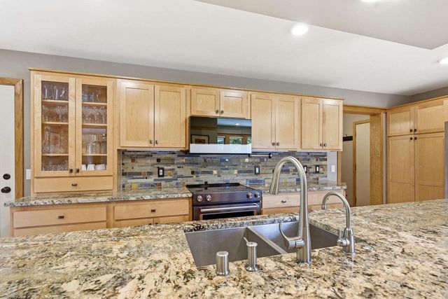 8901 Timber Wolf Trail, Madison, WI 53717