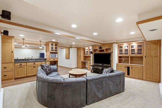 8901 Timber Wolf Trail, Madison, WI 53717