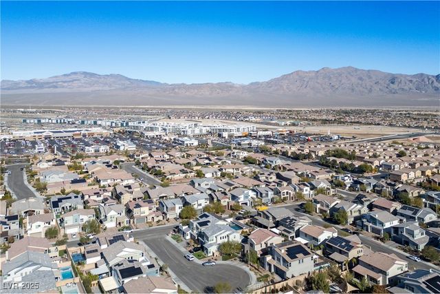 8320 Carabiner Court, Las Vegas, NV 89166