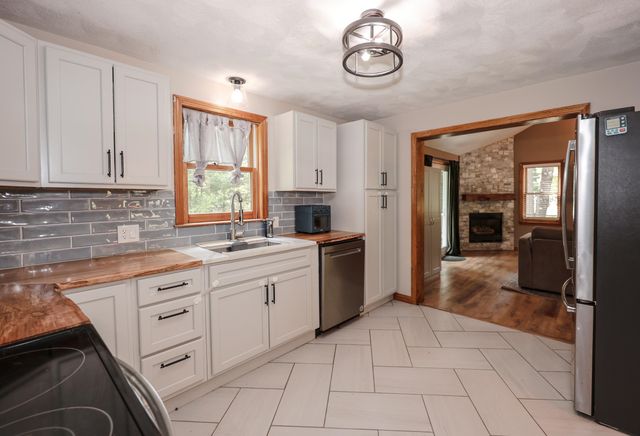 1 Jessica Lane, Derry, NH 03038