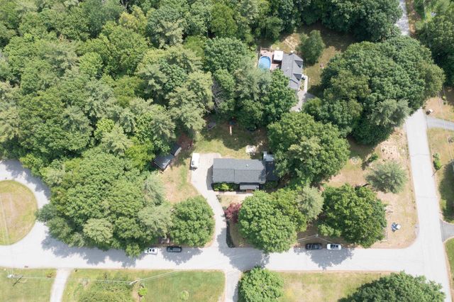 1 Jessica Lane, Derry, NH 03038