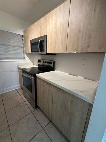 2008 N Jackson St B4, Hollywood, FL 33020