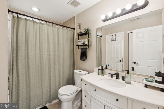 263 STEEPLECHASE CT, Woodbury, NJ 08096