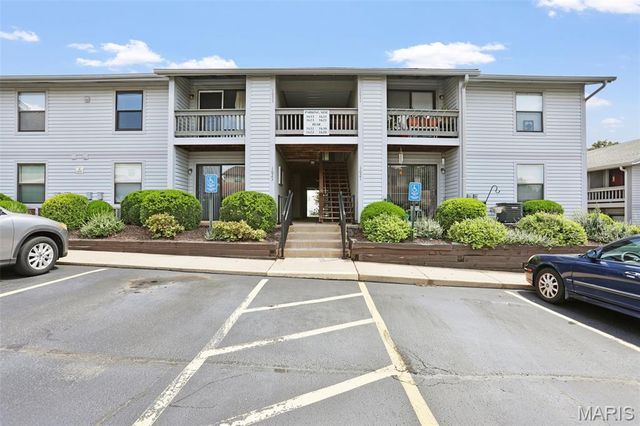 1630 Summergate Parkway J, St Peters, MO 63303