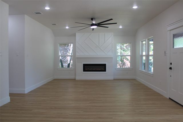 936 E Annie Street, Fort Worth, TX 76104