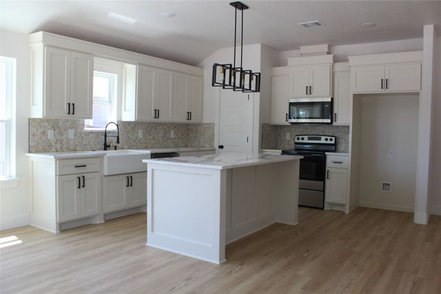 936 E Annie Street, Fort Worth, TX 76104