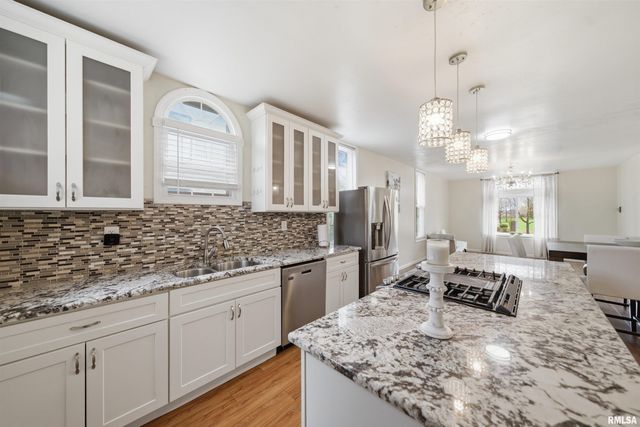 1637 W MOSS Avenue, Peoria, IL 61606