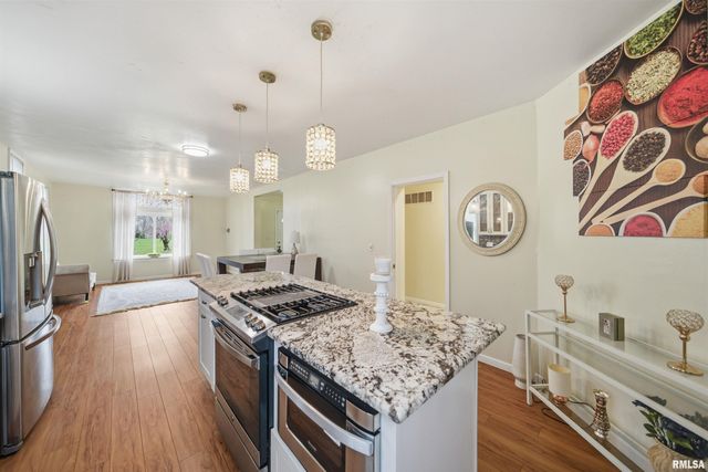 1637 W MOSS Avenue, Peoria, IL 61606