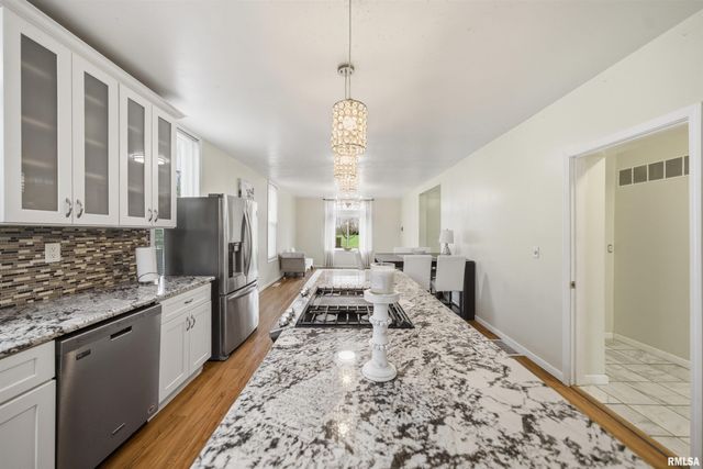 1637 W MOSS Avenue, Peoria, IL 61606