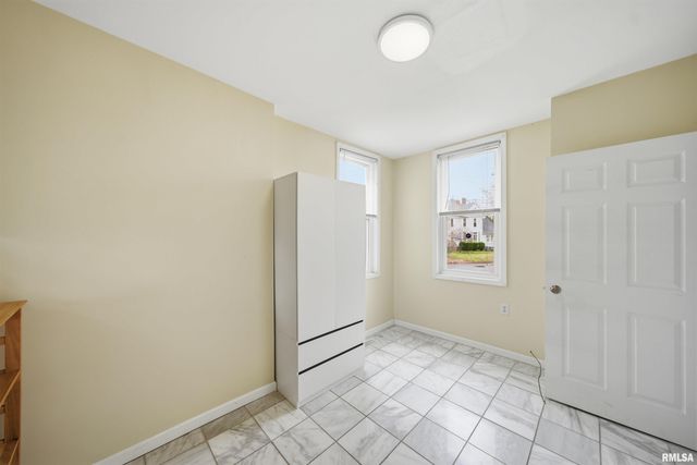 1637 W MOSS Avenue, Peoria, IL 61606
