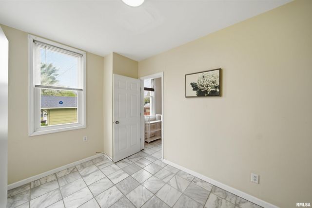 1637 W MOSS Avenue, Peoria, IL 61606