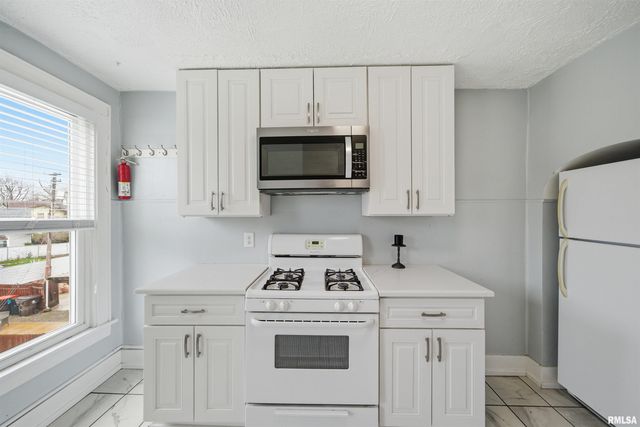 1637 W MOSS Avenue, Peoria, IL 61606