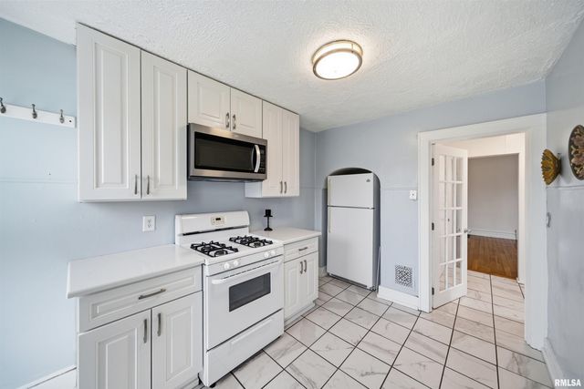 1637 W MOSS Avenue, Peoria, IL 61606