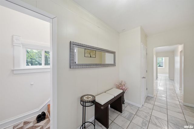 1637 W MOSS Avenue, Peoria, IL 61606