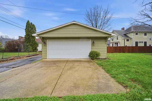 1637 W MOSS Avenue, Peoria, IL 61606