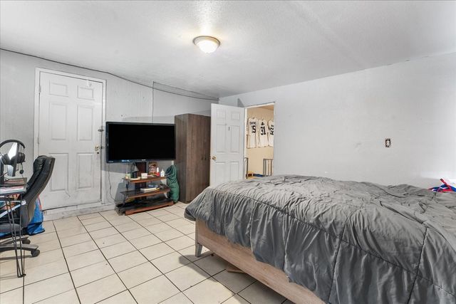 109 N Kouns Street, Cleburne, TX 76031