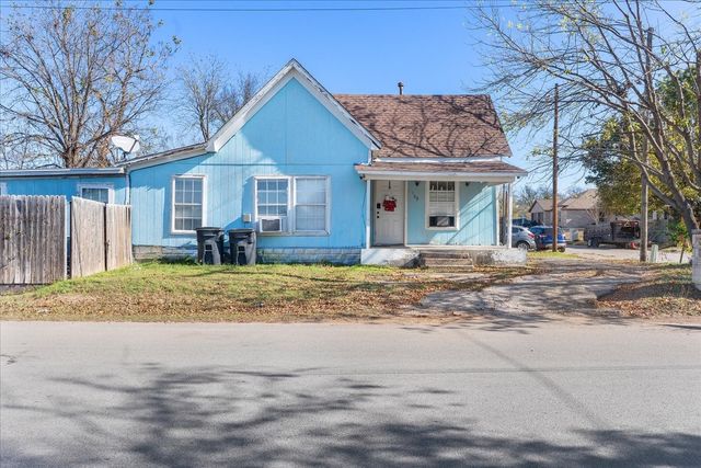 109 N Kouns Street, Cleburne, TX 76031