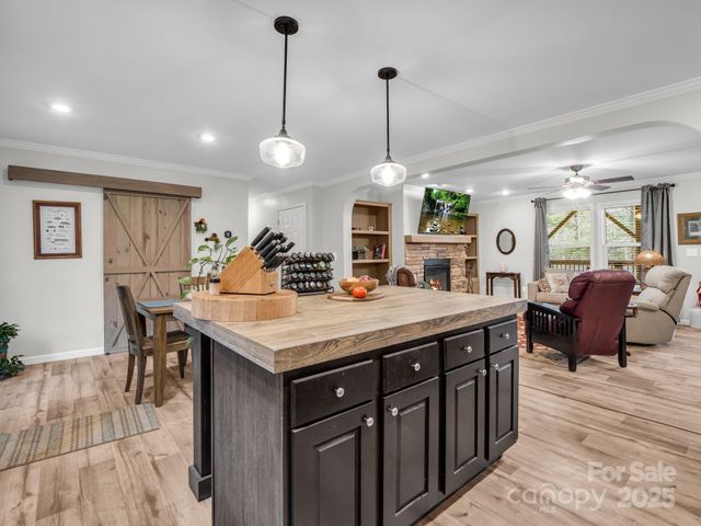 48 Rainbow Lake Circle, Black Mountain, NC 28711