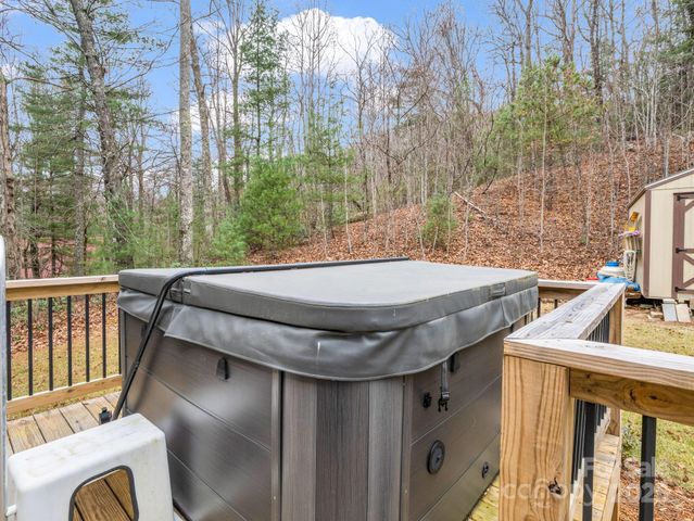 48 Rainbow Lake Circle, Black Mountain, NC 28711