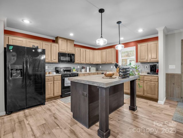 48 Rainbow Lake Circle, Black Mountain, NC 28711