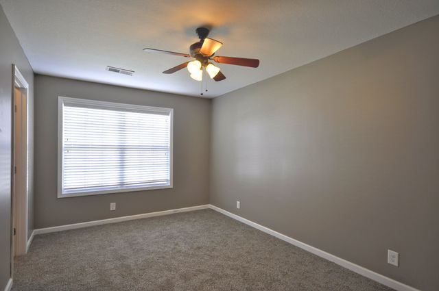 325 SAM HOUSTON CIRCLE, Clarksville, TN 37040