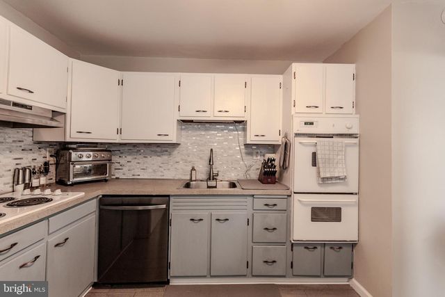 112 MT EPHRAIM, Mount Ephraim, NJ 08059